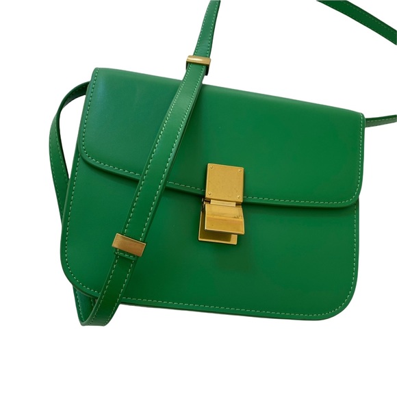 Green classic box bag with gold hardware - Picture 2 of 6